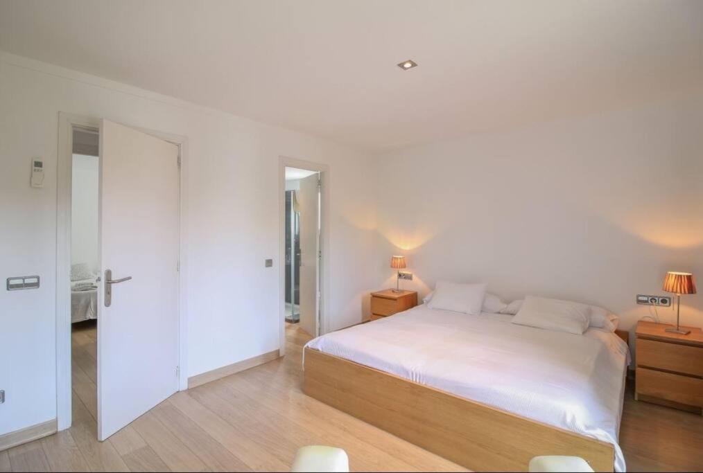 Bellesguard Penthouse Apartment *